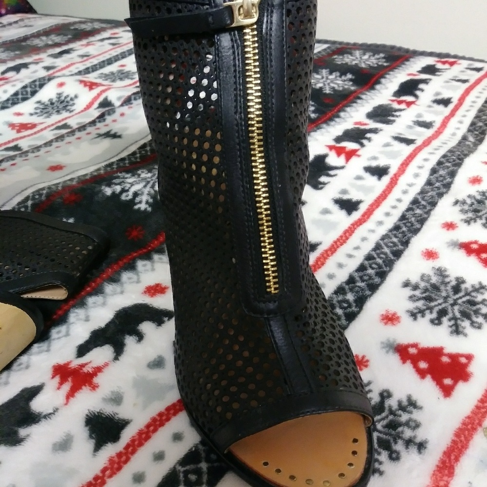 Heels - Picture 2 of 5